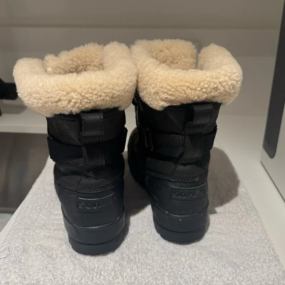 Sorel Black and Sherpa lined boots - Picture 1 of 5